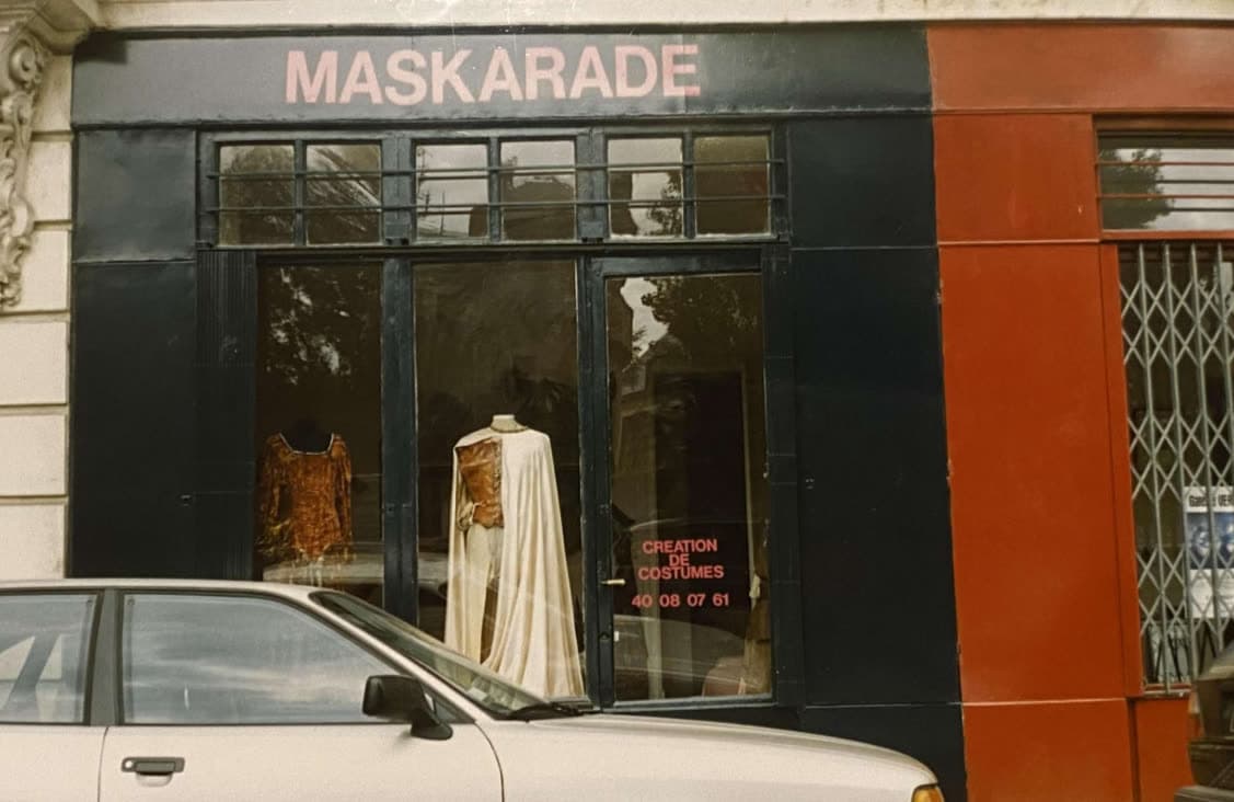 Devanture de l'atelier Maskarade, création de costumes, au 3 rue Prémion à Nantes en 1991, à l'emplacement actuel d'Everywear.